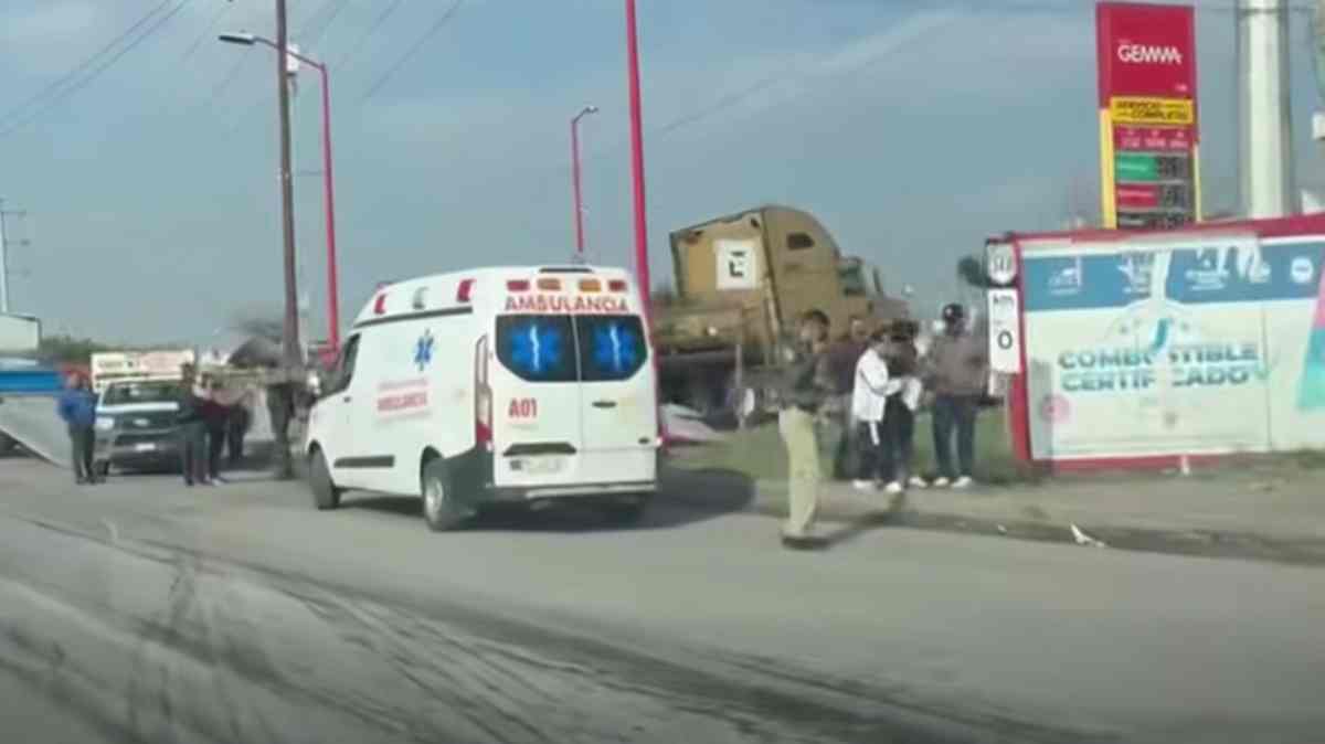 Choque entre tráiler y dos vehículos provoca caos vial en el Periférico Ecológico