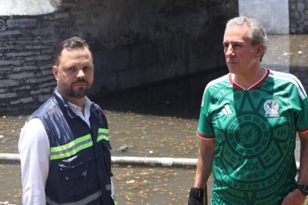 Pepe Chedraui supervisa desazolve en el Puente de Ovando; buscan reabrir la circulación tras las lluvias
