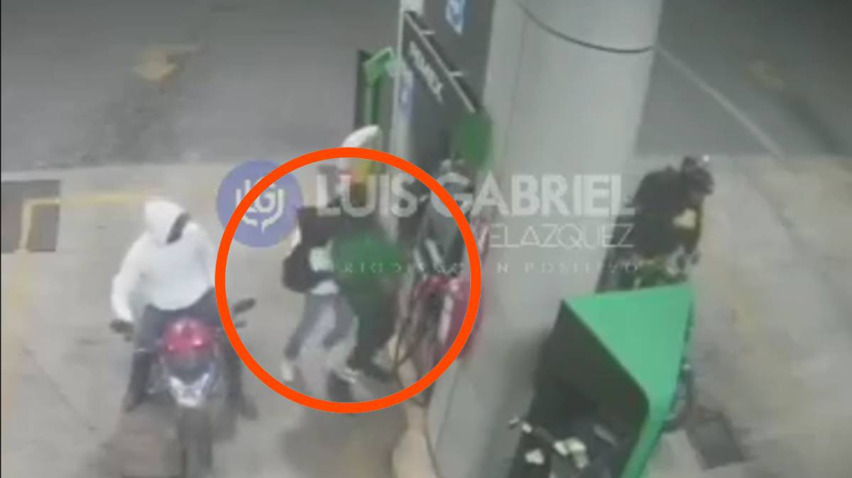 Asalto nocturno en gasolinera de Tecamachalco: dos motociclistas armados escaparon tras despojar de dinero a un despachador