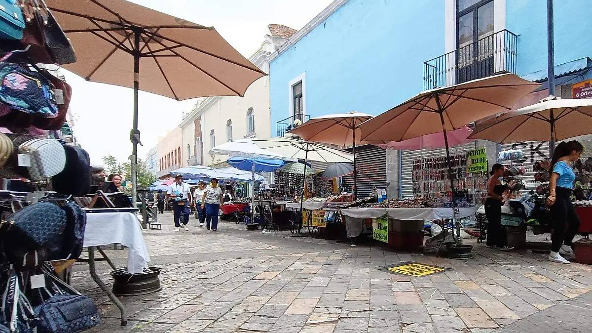 La Calle de los Dulces podría convertirse en peatonal al 100%; Cabildo analiza cambios por desorden vial y ambulantaje
