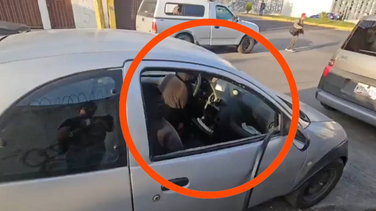 Dan “cristalazo” a un automóvil junto al Congreso de Puebla; el robo vuelve a encender la alerta en Los Fuertes