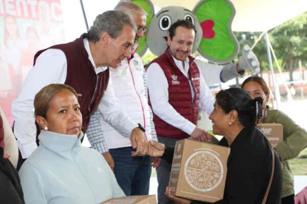 Entregan más de 4 mil despensas a familias de San Baltazar Tetela con el programa Alimentación Imparable