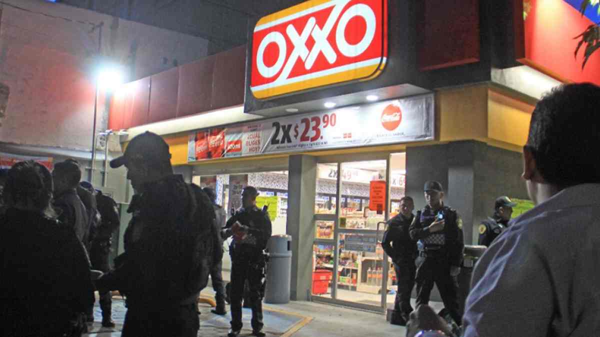 Caen cuatro presuntos asaltantes de tiendas OXXO en Puebla; los investigan por una serie de robos en la capital
