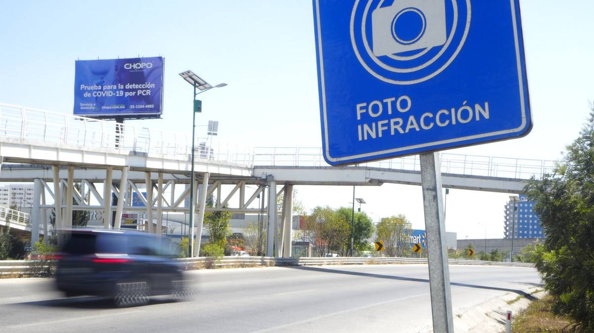 Camioneta oficial de Armenta registró 134 fotomultas; gobernador asegura que ya las pagó