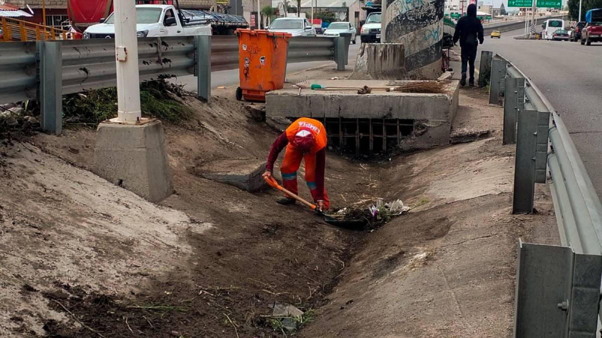Pepe Chedraui refuerza limpieza de alcantarillas y camellones para reducir riesgos por lluvias en Puebla