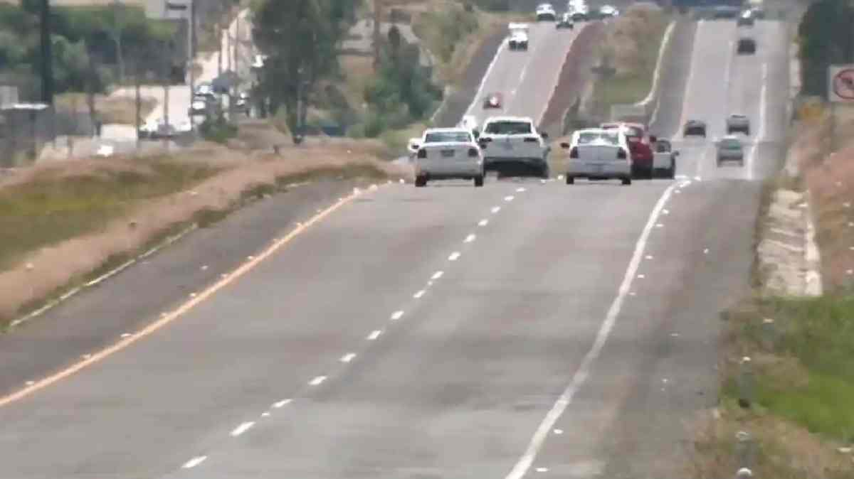 Denuncian asalto con falsa patrulla en la Autopista Siglo XXI; víctimas aseguran que les vaciaron cuentas bancarias