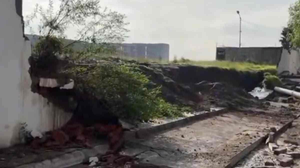 Colapsa barda del fraccionamiento Hacienda Santo Domingo en San Ramón; crece el riesgo de inundaciones