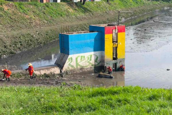Retiran basura del vaso regulador Puente Negro tras lluvias; buscan evitar inundaciones en Puebla