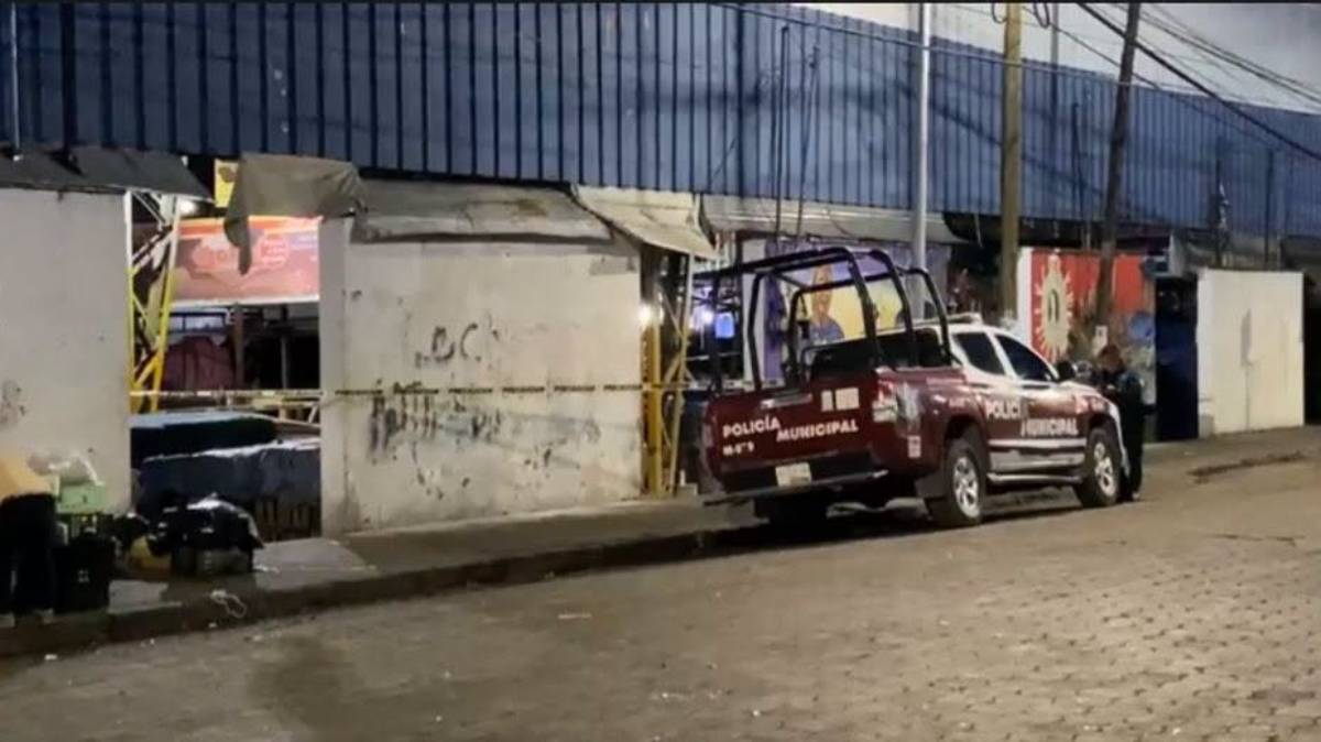 Hallan sin vida a una mujer dentro del mercado La Purísima en Tehuacán; autoridades investigan las causas