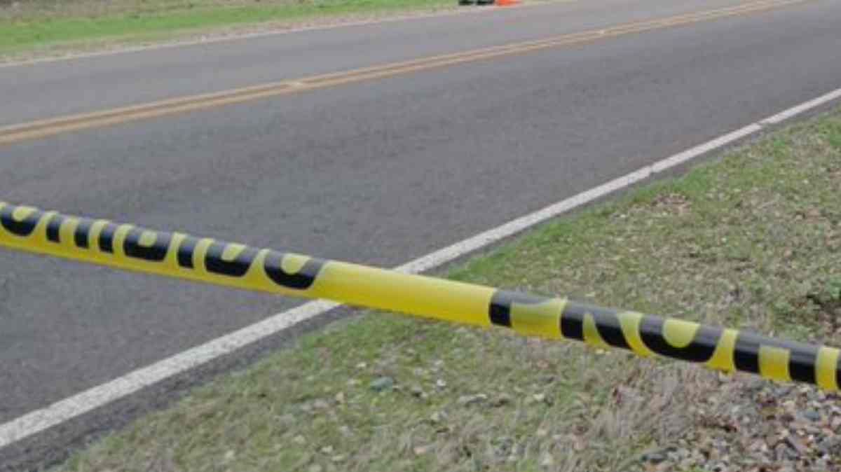 Localizan un cuerpo envuelto en cobijas y bolsas dentro de un auto abandonado en Cuautinchán