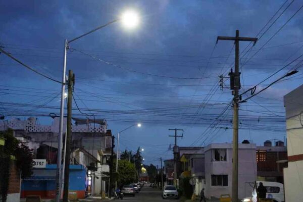 Plazas Amalucan estrena alumbrado LED al 100%; modernizan 189 luminarias con programa Puebla Brilla