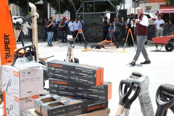 Pepe Chedraui entrega 778 herramientas para reforzar el mantenimiento de parques y áreas verdes en Puebla