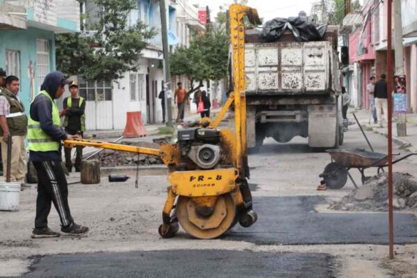 Arranca nueva jornada de bacheo en Popular Castillotla; estas calles serán intervenidas