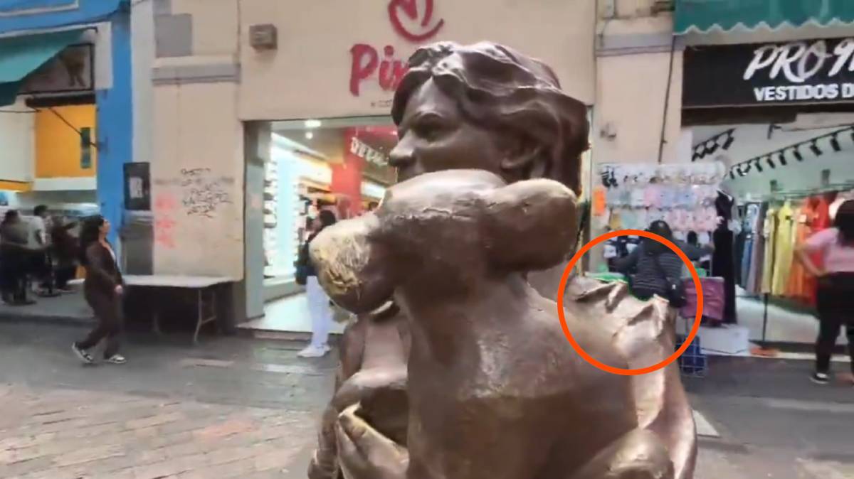 Vandalizan otra vez la escultura de Amy Camacho en el Centro Histórico de Puebla; roban el águila de bronce de la obra