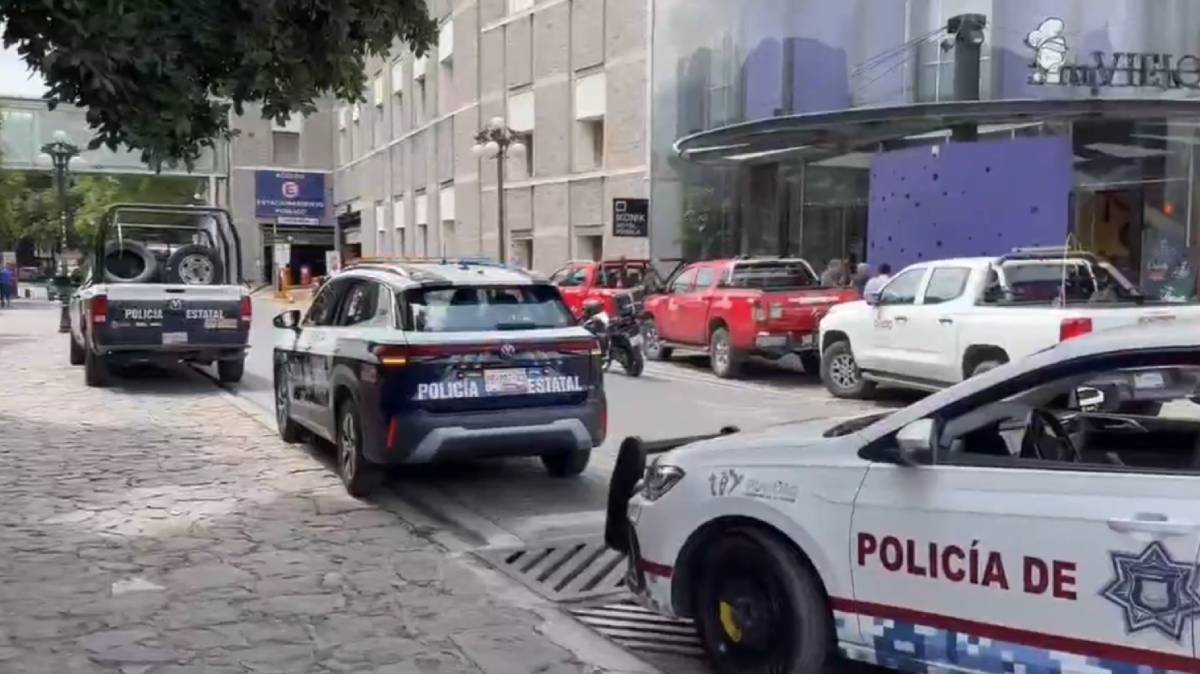 Movilización en hotel IKONIK del Centro de Puebla por la búsqueda de dos trabajadores reportados como no localizados