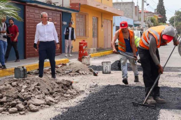 Pepe Chedraui supervisa trabajos de bacheo en Lomas de Castillotla; refuerzan programa en la capital poblana