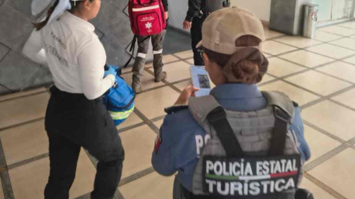Policía auxiliar pierde la vida al interior de una tienda del Centro Histórico de Puebla; investigan los hechos