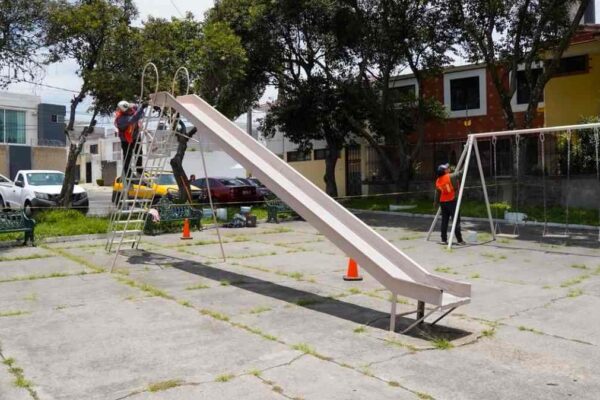 Parque Rómulo O’Farril recibe mantenimiento integral para mejorar sus áreas verdes y espacios recreativos