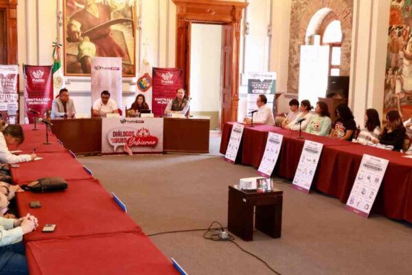 Jóvenes del CLEU dialogan sobre transparencia y buen gobierno en Puebla; conocen de cerca cómo funciona el Ayuntamiento