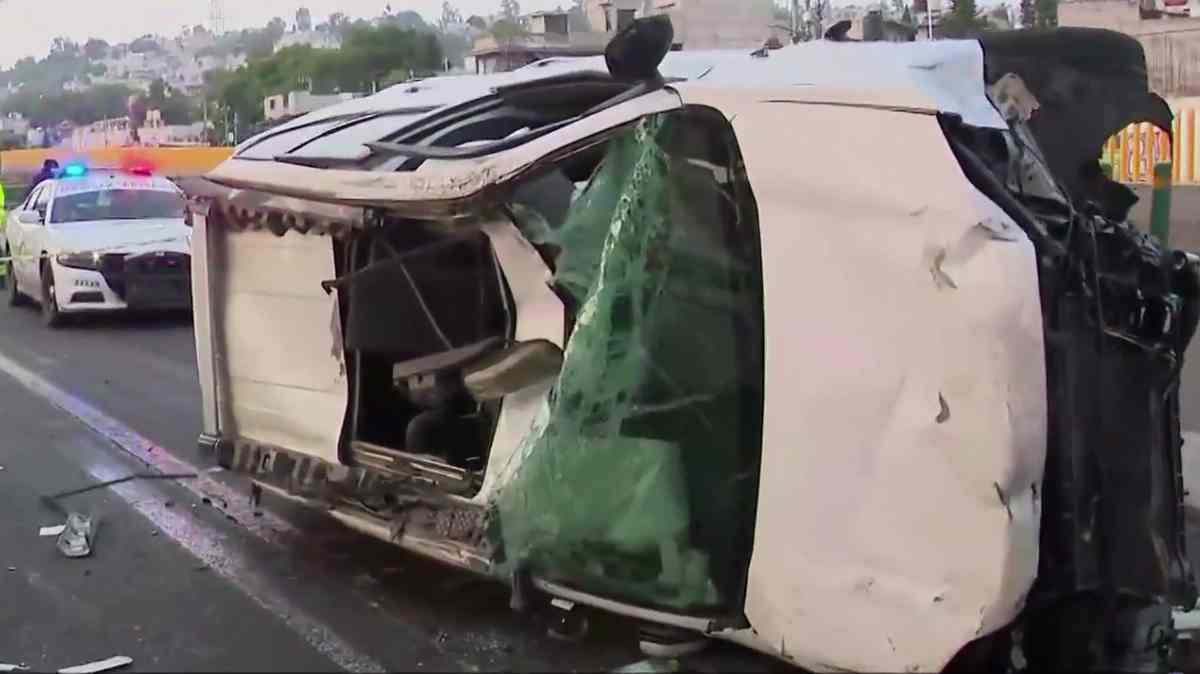 Muere copiloto tras volcadura en la autopista México-Puebla; conductor habría huido del lugar