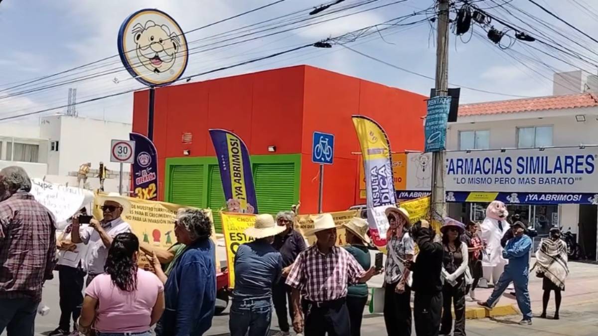 “¡No a la tienda 3B!”: protestan en San Andrés Cholula y acusan riesgo para el comercio local