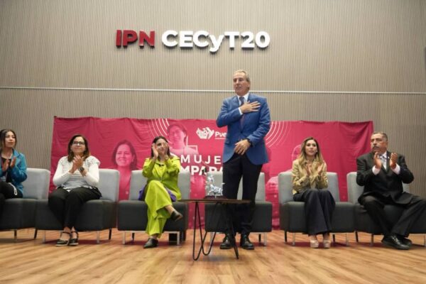 Puebla lleva la prevención de la violencia digital al IPN; Olimpia Coral habla ante estudiantes