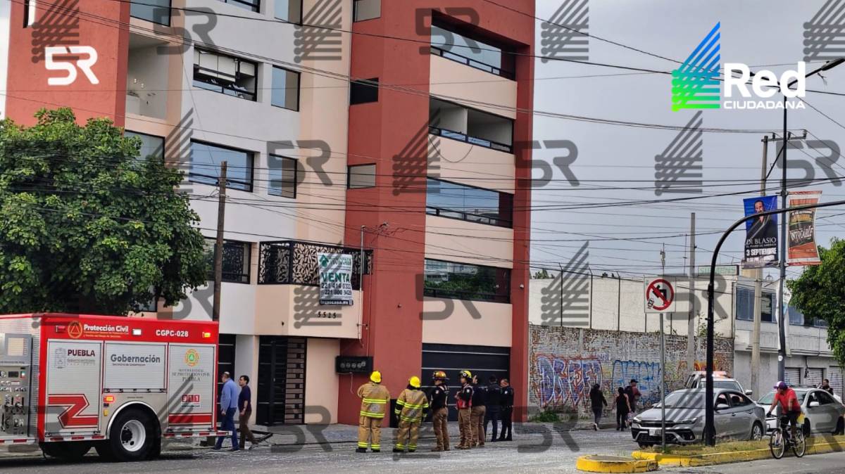 Reportan explosión en edificio de Prolongación de la 11 Sur en Puebla; movilizan a bomberos y ambulancias