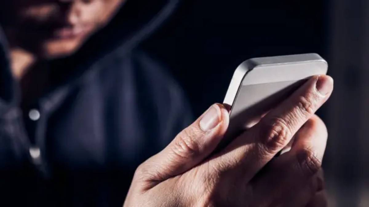 Asaltan a adolescente de 14 años en Granjas de San Isidro; ladrones usan su celular para amenazar a familiares