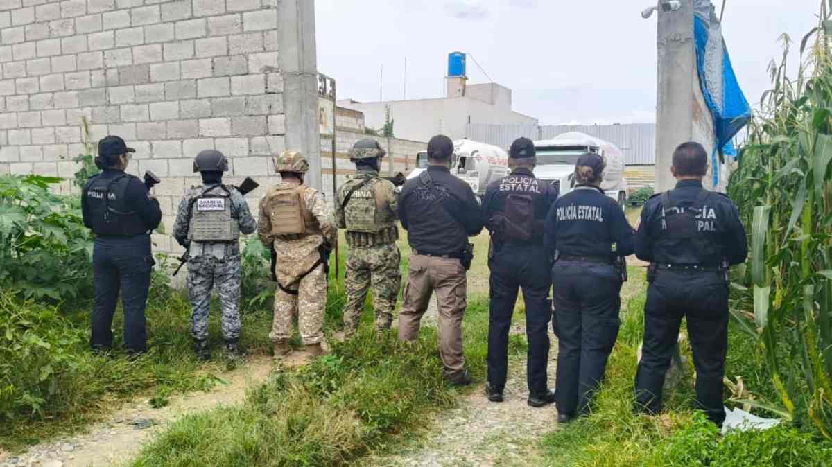 Aseguran dos pipas y 36 cilindros de gas LP durante operativo federal en San Andrés Cholula