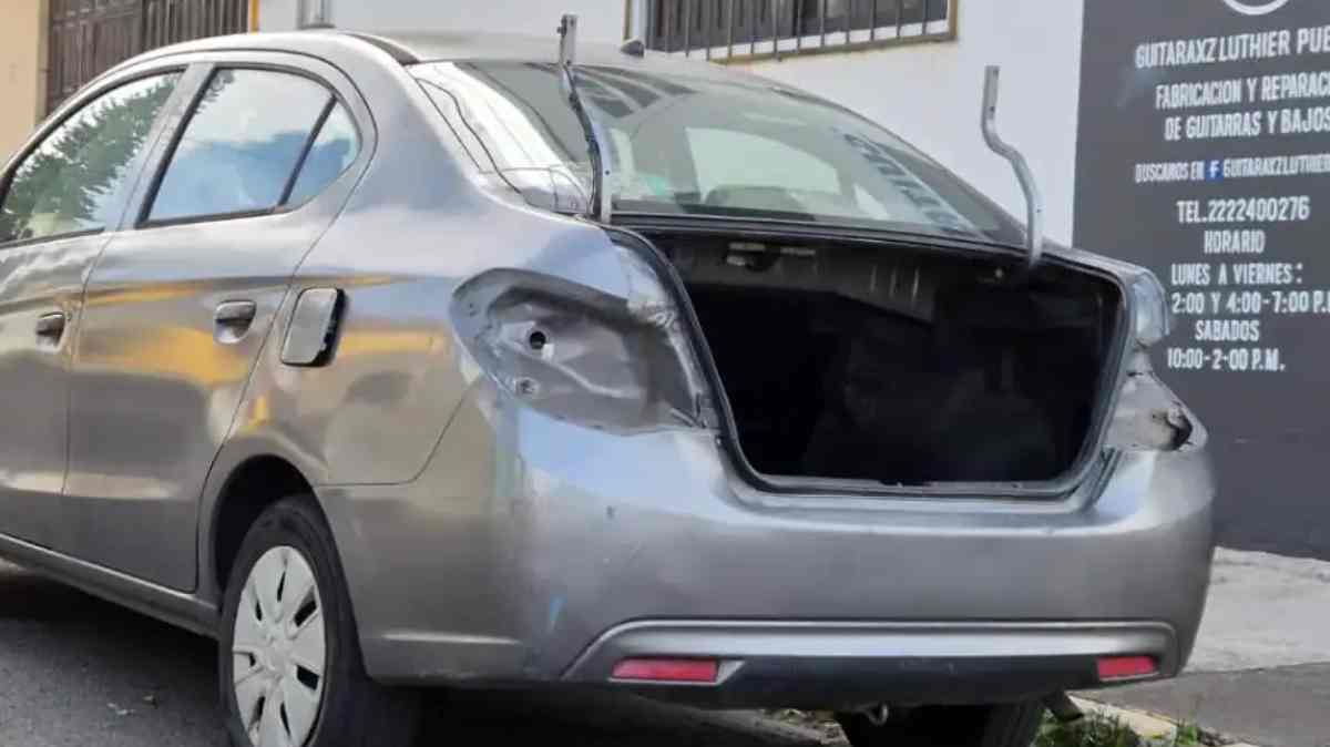 A plena luz del día, desvalijan automóvil en Prados Agua Azul; vecinos exigen mayor seguridad