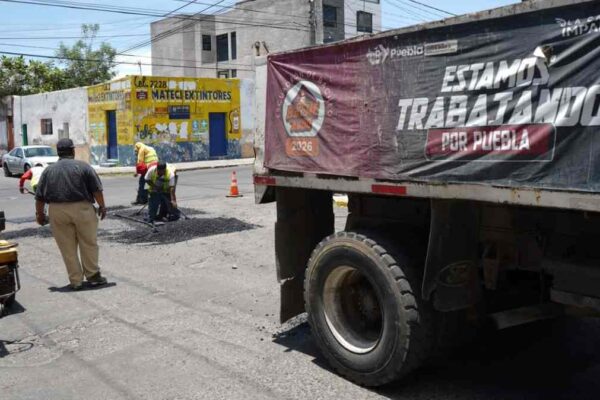 Bacheo en Barrio de San Miguel: Gobierno de Puebla mantiene operativo para mejorar calles