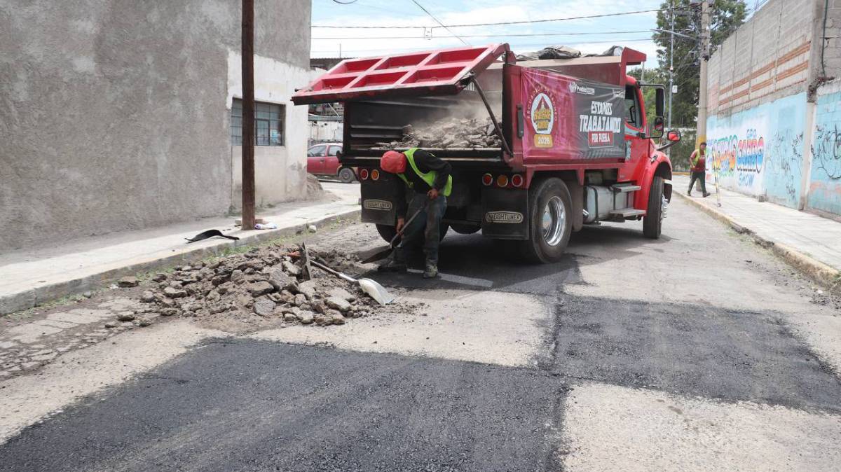 Gobierno de Pepe Chedraui refuerza bacheo en el sur de Puebla para mejorar movilidad