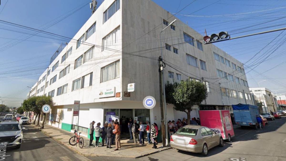 Madre de familia denuncia presuntos billetes falsos en Banco del Bienestar de Puebla
