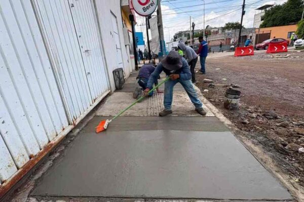 Rehabilitan la calle 5 de Febrero en San Felipe Hueyotlipan; beneficiará a más de 23 mil poblanos