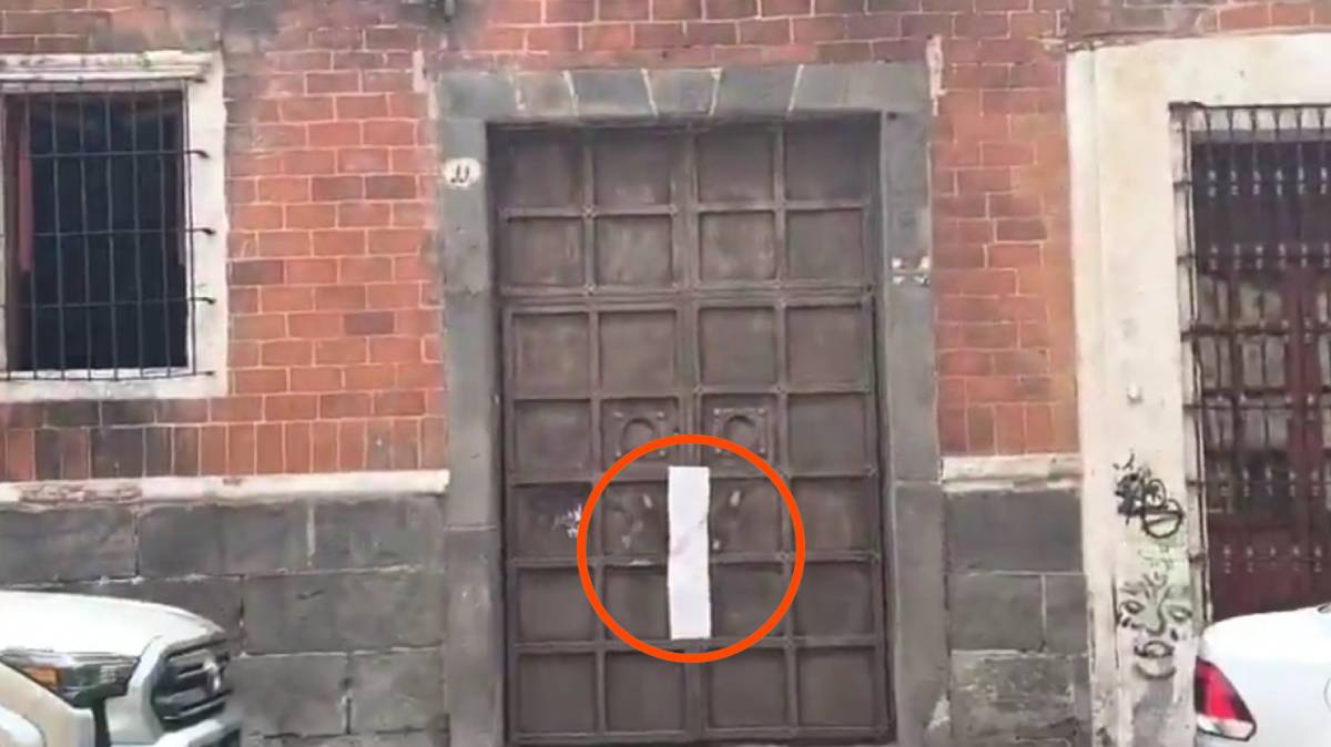 Solo dejaron un citatorio: denuncian posible maltrato de un perro encerrado en inmueble del Centro Histórico de Puebla
