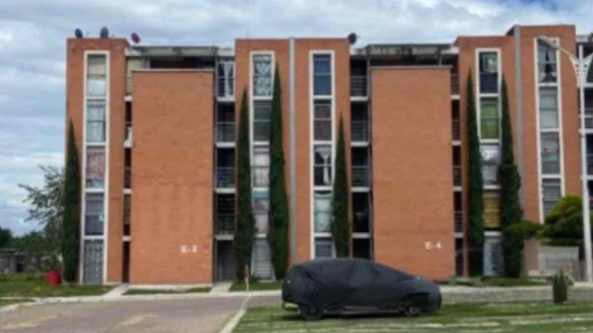 Acusan a hombre de acosar a una menor y familiares lo golpean dentro de una unidad habitacional en Puebla