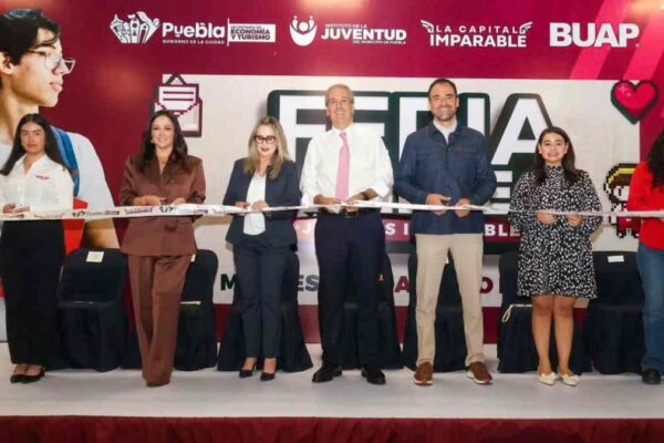 Más de 3 mil vacantes: Puebla acerca empleo formal a jóvenes en feria con 85 empresas