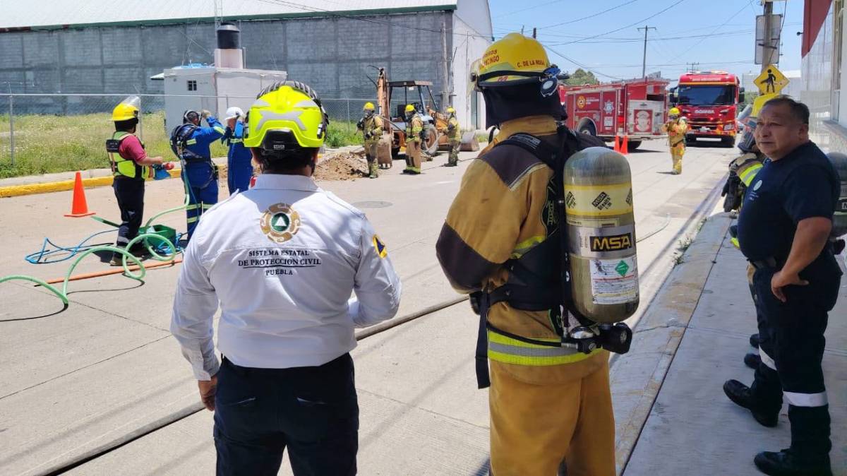 Fuga de gas natural tras perforación de ducto moviliza a Bomberos y Engie en Cuautlancingo