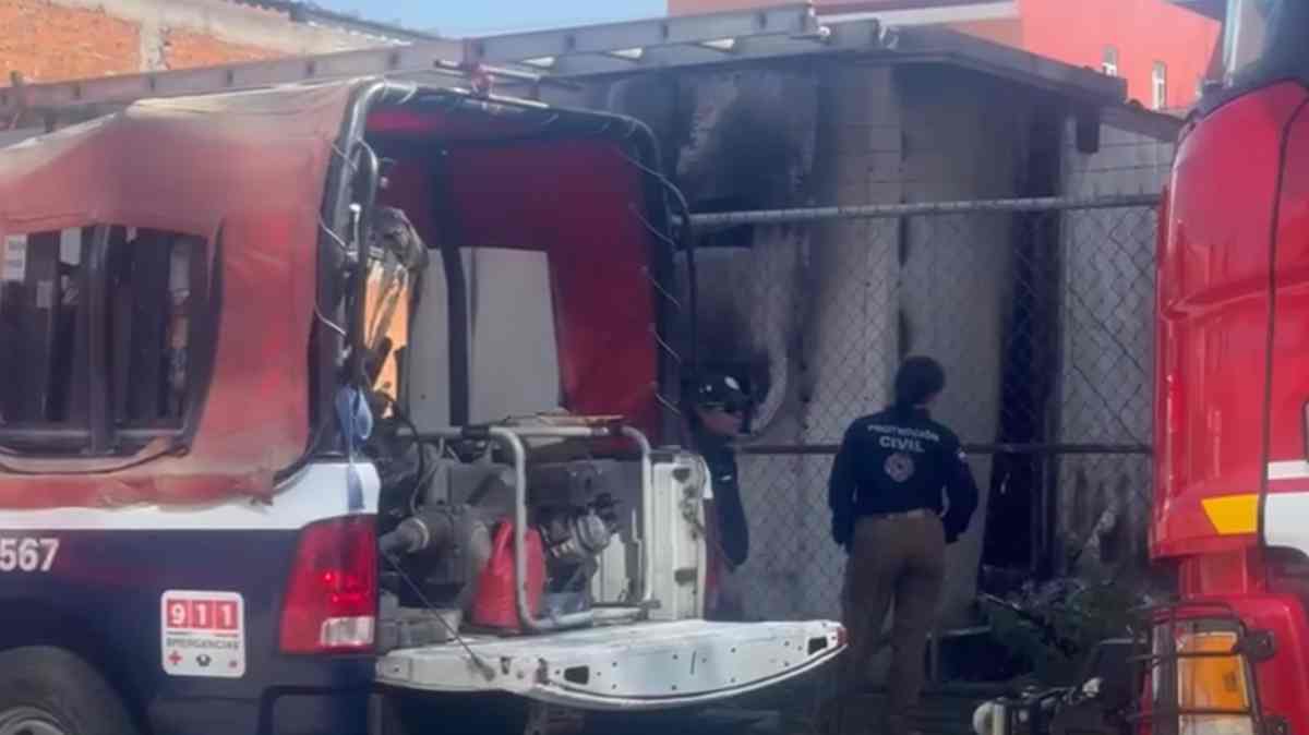 Incendio moviliza a Bomberos en la entrada del Infonavit San Aparicio, en Puebla