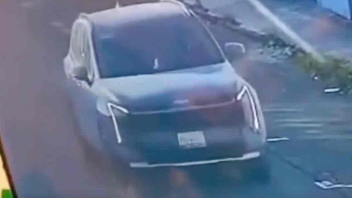 Atropellan a joven cuando iba a trabajar en Puebla; conductora de Kia azul se da a la fuga