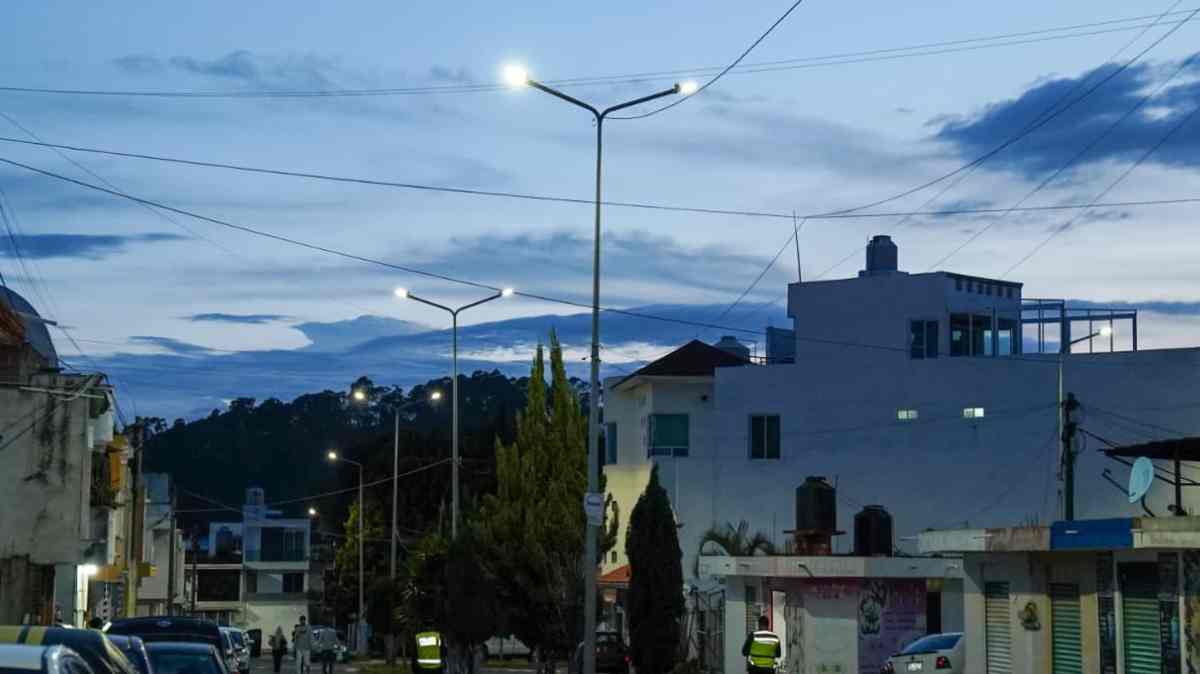 Puebla Brilla: Pepe Chedraui moderniza 113 luminarias y deja con LED todo Hacienda Los Capulines II