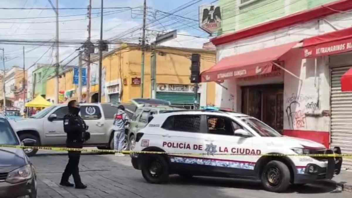 Hombre de la tercera edad muere tras colapsar en calles del Centro Histórico de Puebla