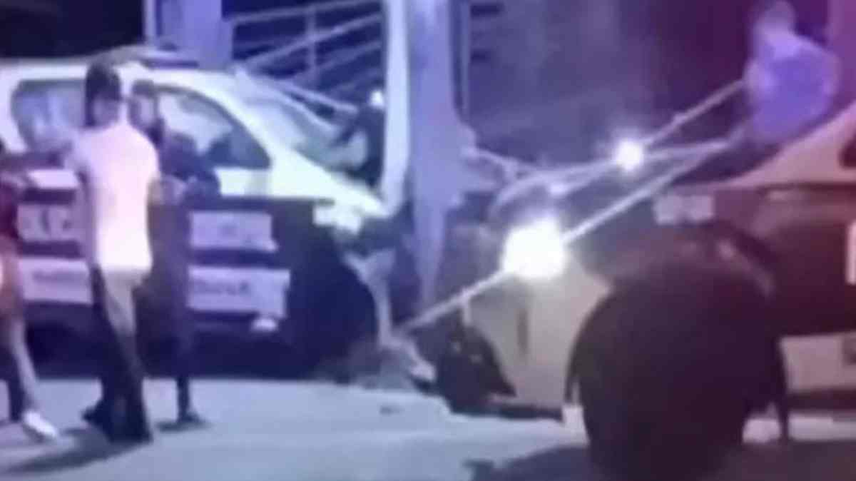 Patrulla de Santa Isabel Cholula choca contra puente peatonal; el accidente vuelve a poner bajo la lupa a la corporación
