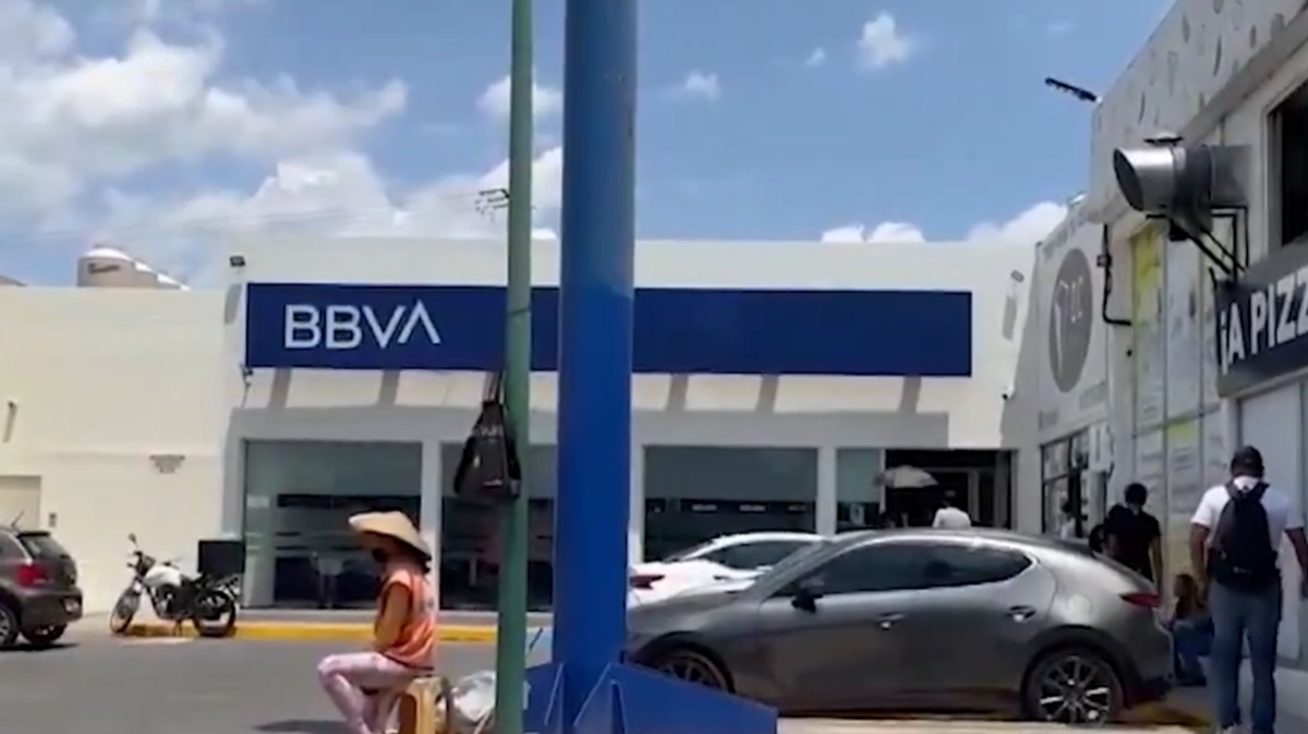 ÚLTIMAHORA Asalto a mano armada sacude sucursal de BBVA en la 11 Sur en Puebla
