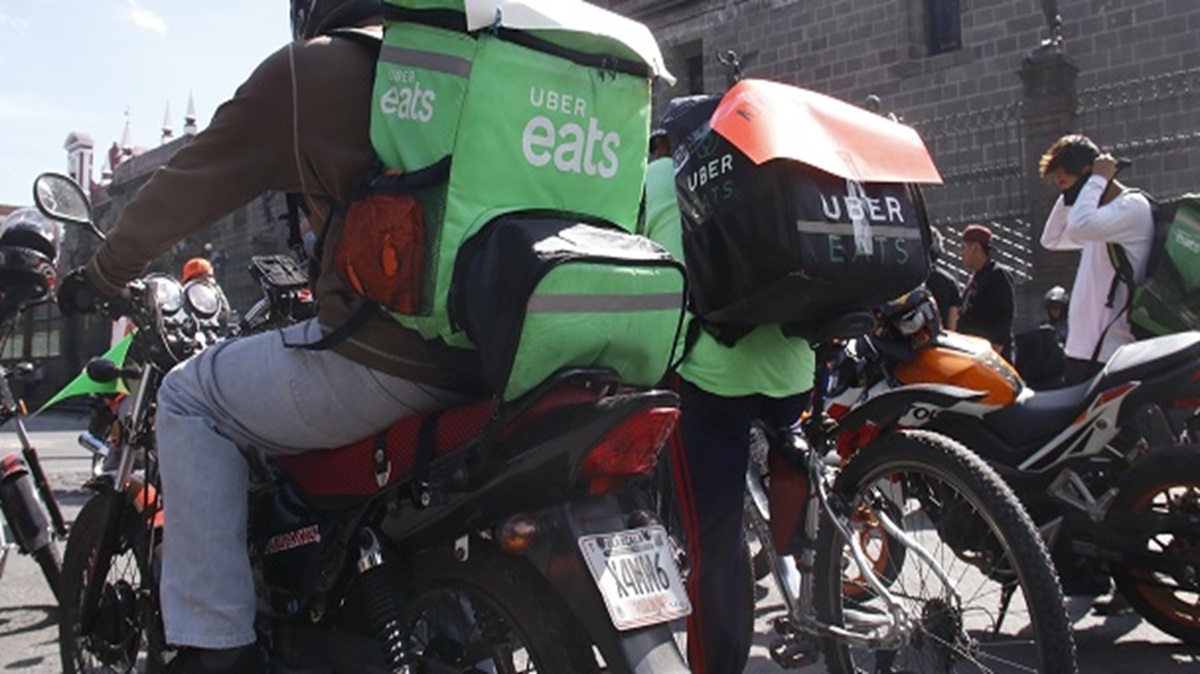 ¿Propina o impuesto? Repartidores de Uber Eats en Puebla cuestionan retenciones y la incertidumbre de los trayectos largos