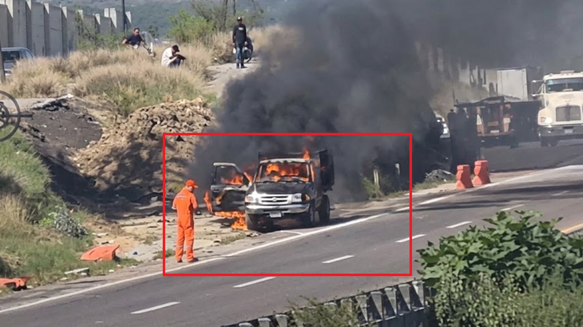 Fuego en la Atlixcáyotl: Camioneta envuelta en llamas colapsa el tráfico con sentido a Puebla