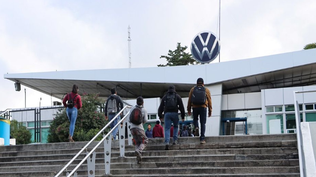 Despidos en Volkswagen Puebla: Se enteran del cese por el finiquito en su cuenta y eliminan tercer turno