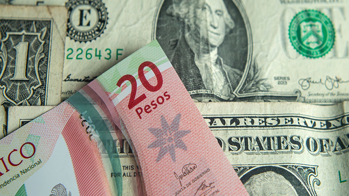 El dólar se desploma por debajo de los 18 pesos: ¿En cuánto se cotiza este lunes en México?
