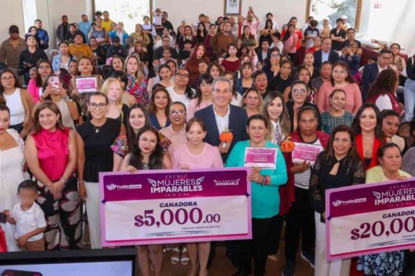 Pepe Chedraui duplica apoyos para mujeres emprendedoras: 50 poblanas reciben hasta 20 mil pesos
