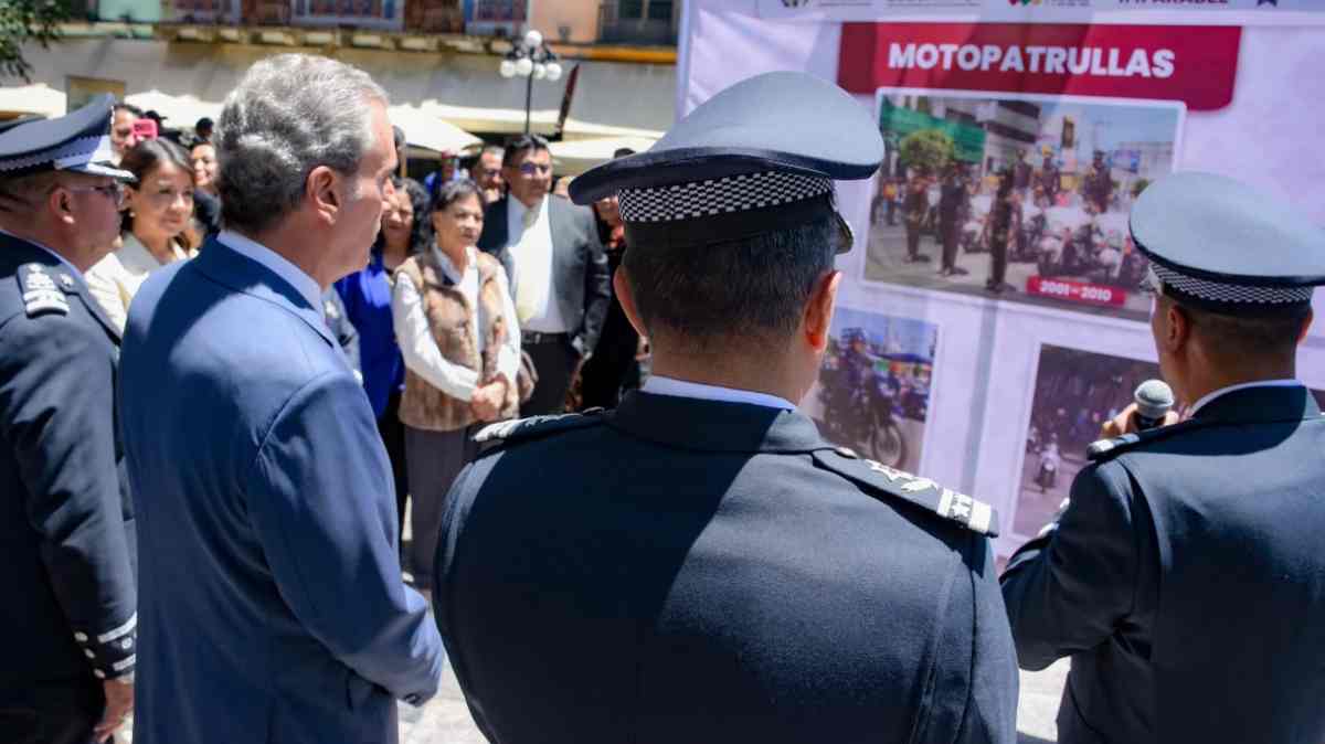 Uniformes, patrullas y décadas de historia: exposición muestra la evolución de la Policía de Puebla